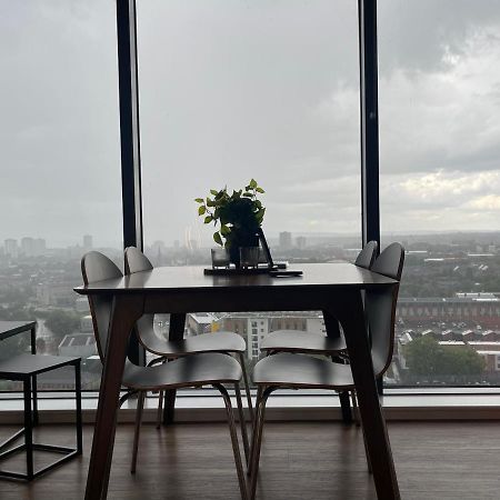 Luxury 2 Bedroom En-Suite Apartment Balcony Views Manchester Bagian luar foto