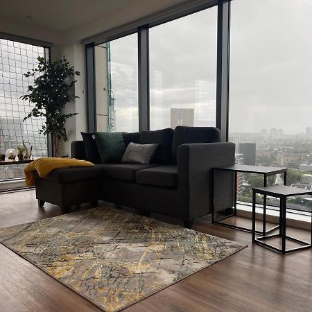 Luxury 2 Bedroom En-Suite Apartment Balcony Views Manchester Bagian luar foto