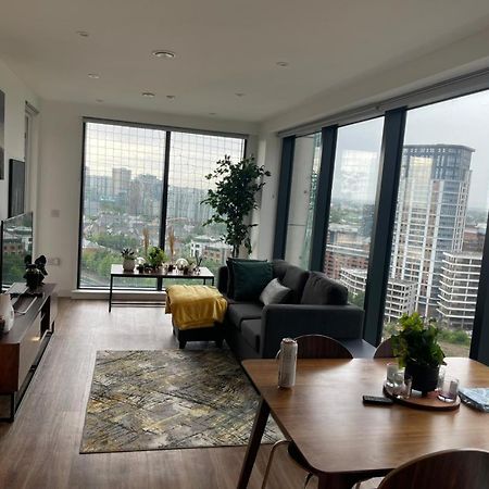 Luxury 2 Bedroom En-Suite Apartment Balcony Views Manchester Bagian luar foto