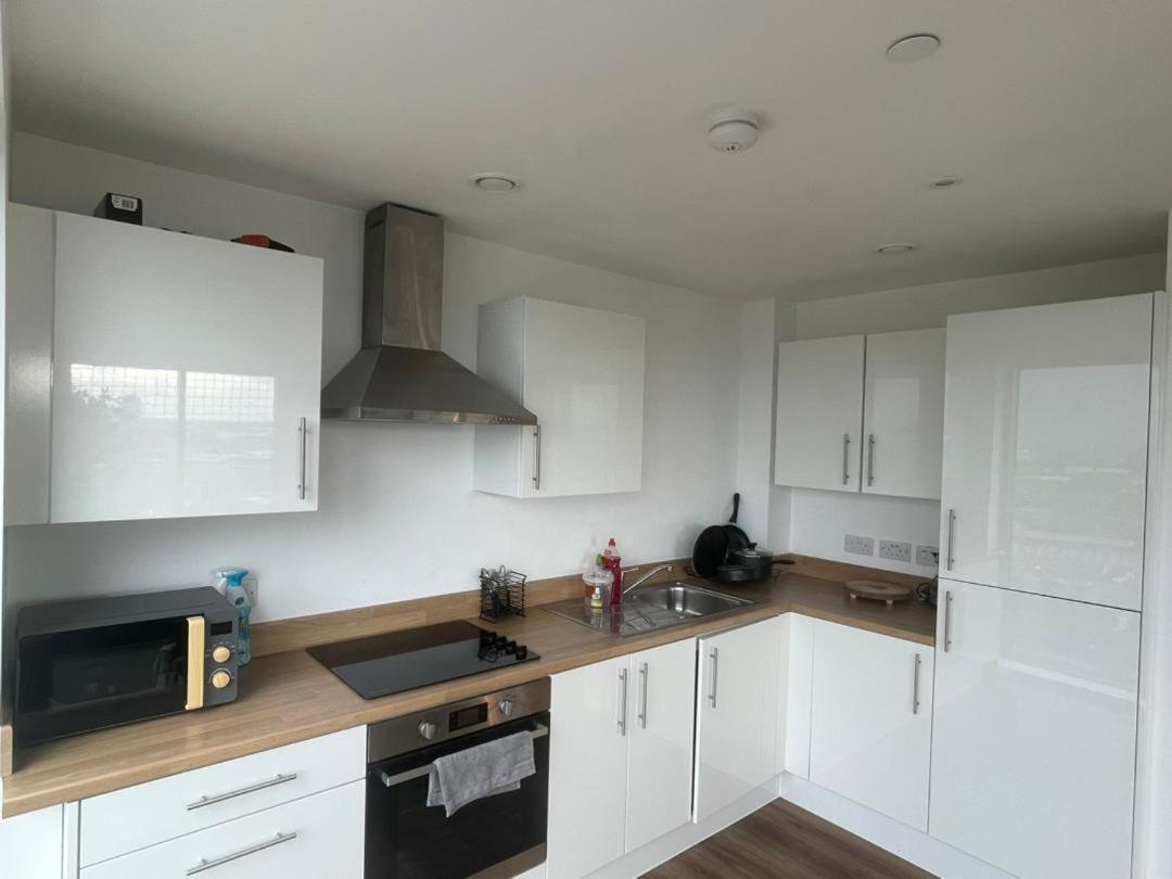 Luxury 2 Bedroom En-Suite Apartment Balcony Views Manchester Bagian luar foto