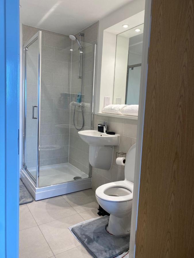Luxury 2 Bedroom En-Suite Apartment Balcony Views Manchester Bagian luar foto