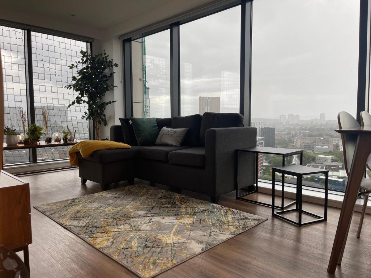 Luxury 2 Bedroom En-Suite Apartment Balcony Views Manchester Bagian luar foto
