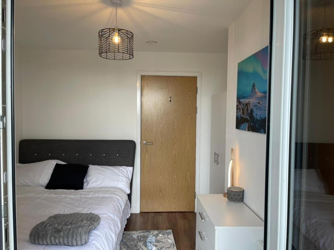 Luxury 2 Bedroom En-Suite Apartment Balcony Views Manchester Bagian luar foto